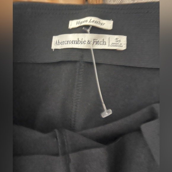 Abercrombie & Fitch Classic Vegan Leather Legging Black Sz S Short EUC - Picture 6 of 11